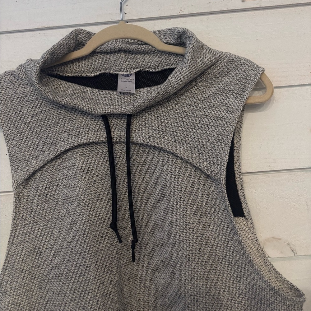 Te Verde cowl neck knit athletic vest Size Medium. Great condition! - Picture 8 of 16